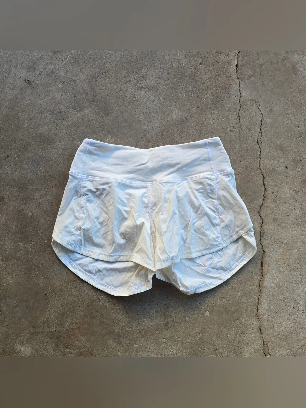 Lululemon Shorts Women’s 2 Speed Up Short 3.5” Inseam Ivory Summer Lined
